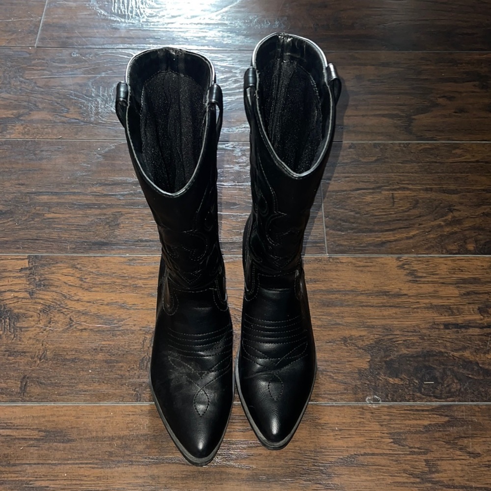 Black cowgirl boots
